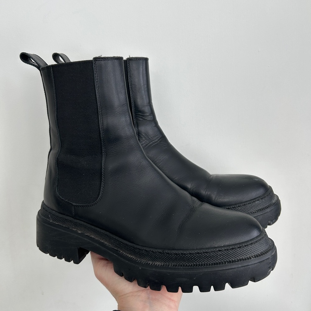 Maguire Corticella Black Leather Unlined Boot
Chelsea Boot size 39 (8.5)